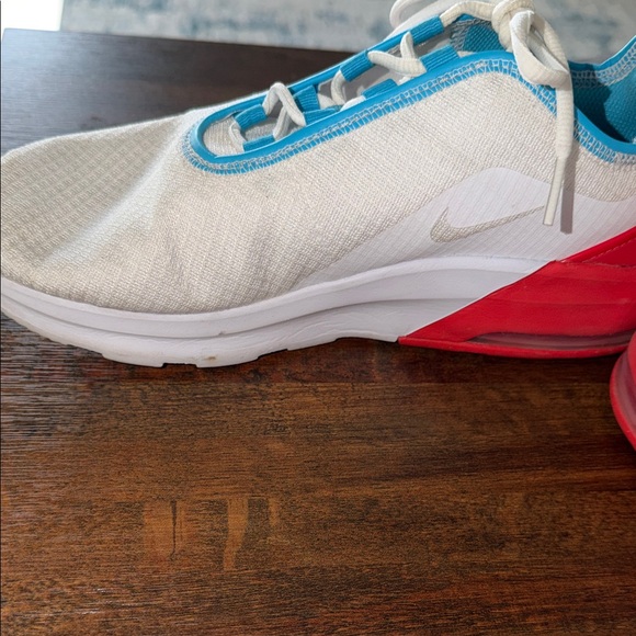 Nike Air Max Motion Women’s Size 8 - Picture 6 of 11